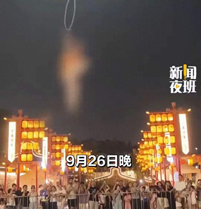 广州女演员高空表演意外坠落！宫灯之下，吊环脱手瞬间曝光