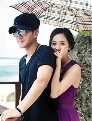 男人至死是少年。
刘恺威的前妻、前女友及现女友不但个个是美女，而且都比他的年龄小