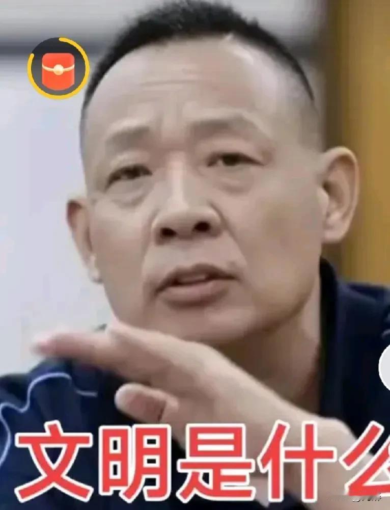 于东来侃侃而谈的样子像极了大学教授，但不清楚于东来的学历高低，他刚刚力挺完聂圣哲
