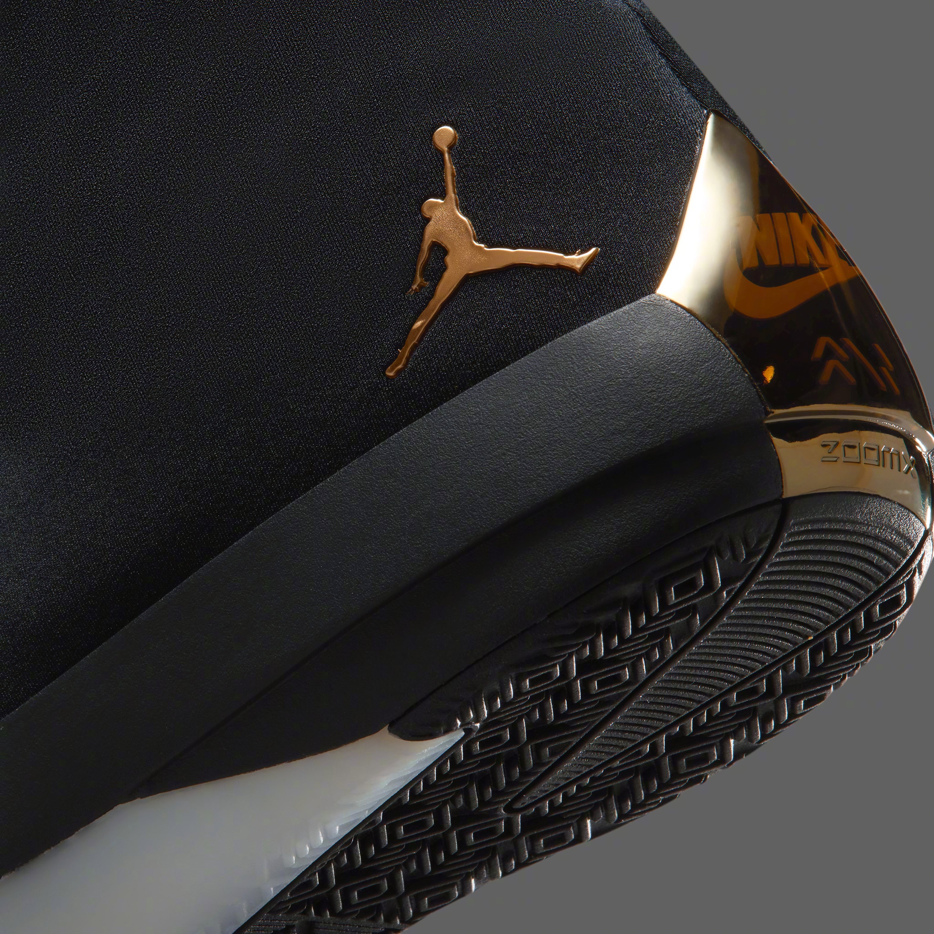 Air Jordan 4028「Black/Metallic Gold」AJ40