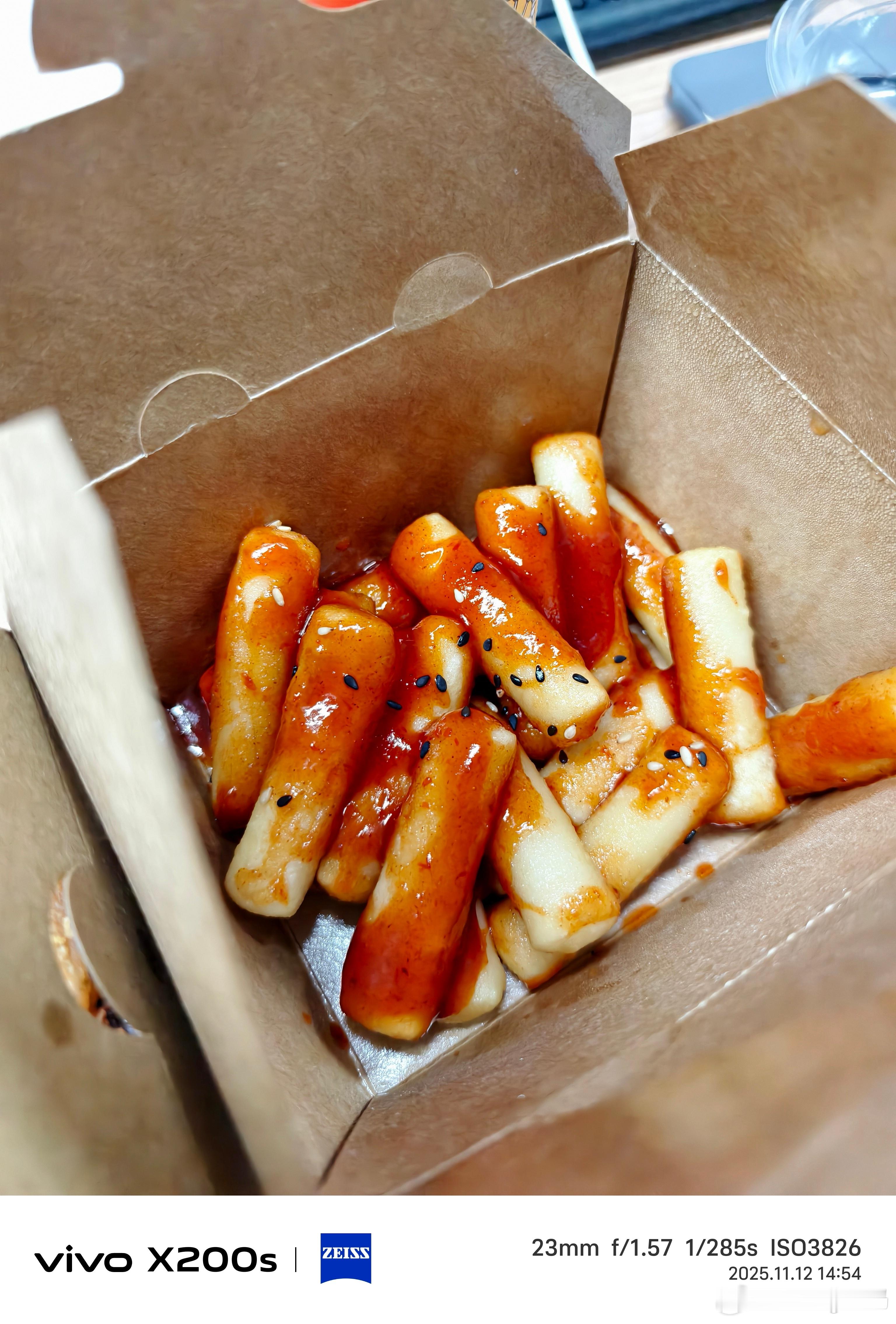 瞒着父母的高消费行为瞒着父母在外面吃了很多好吃的挣点钱全炫嘴里 