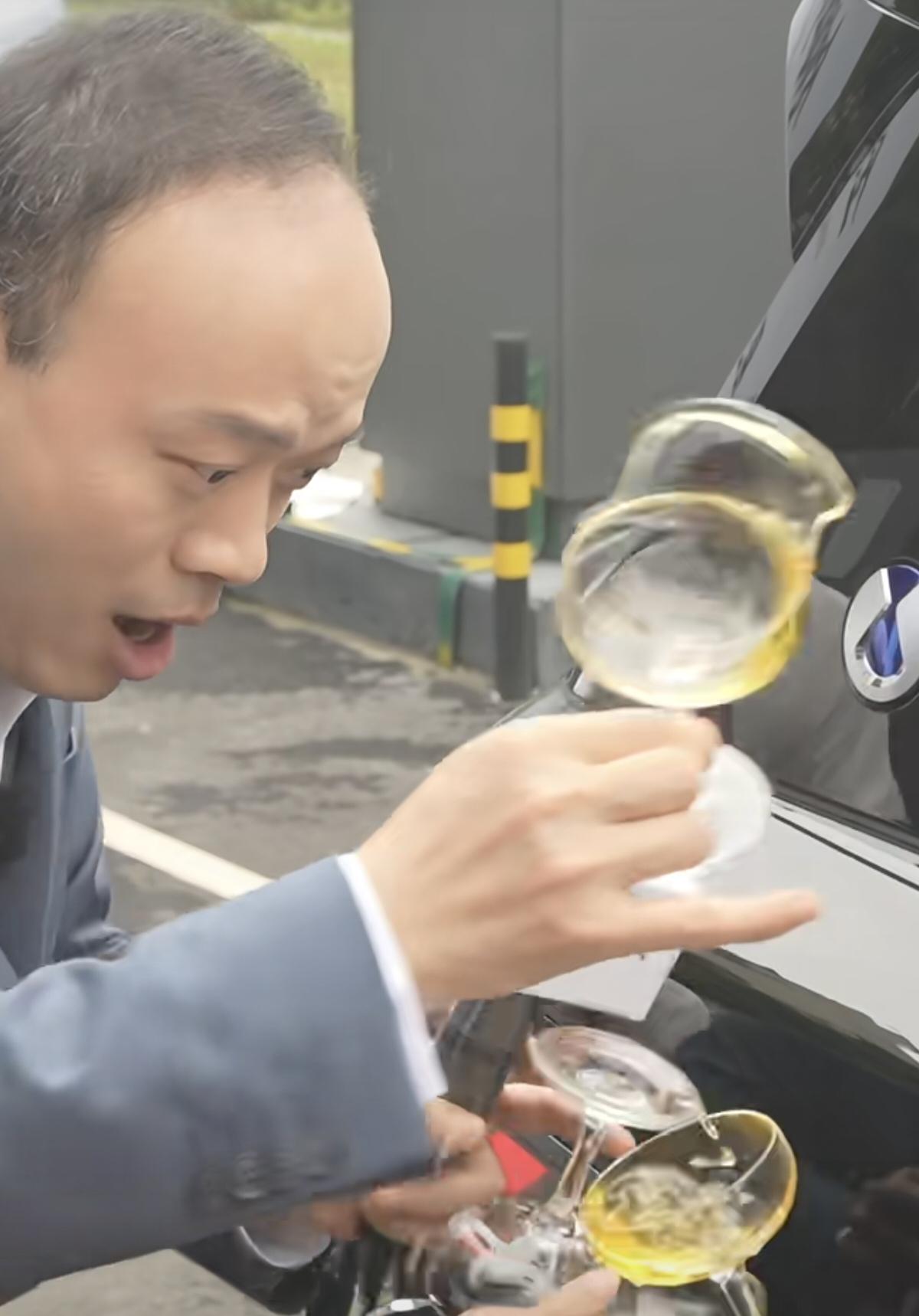 恭喜李慧这场腾势N9香槟塔挑战整体成功，网传“翻车”只是搭建酒杯阶段的人为操作失