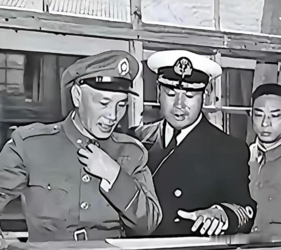 1938年，薛岳怒吼要枪毙桂永清，蒋介石冷冷问了一句：你知道他岳父是谁吗？毙了！