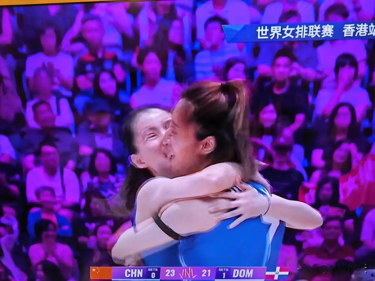 世界女排联赛，中国女排先丢一局，0：1落后多米尼加！
      第二局比赛，中