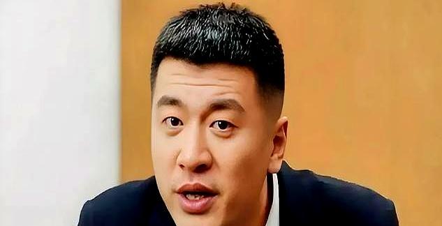 雨落在交大图书馆的窗上时，她只是个合作办学的专科生。
高考线没过，家里咬牙掏出近