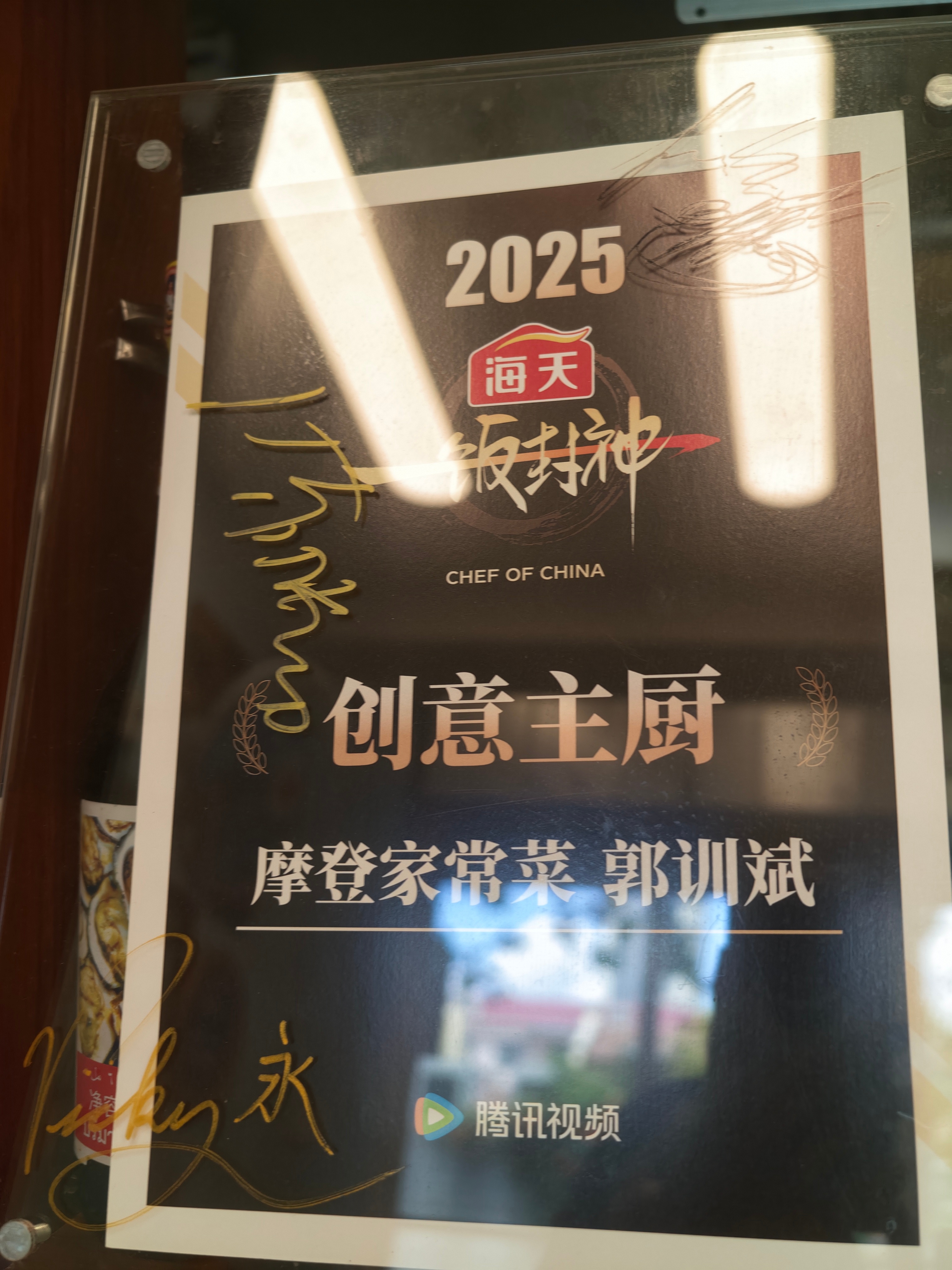 跟梳子一起去吃一饭封神1里面厨师的一个泰国餐厅了好吃！！！每一道都不踩雷不错不错
