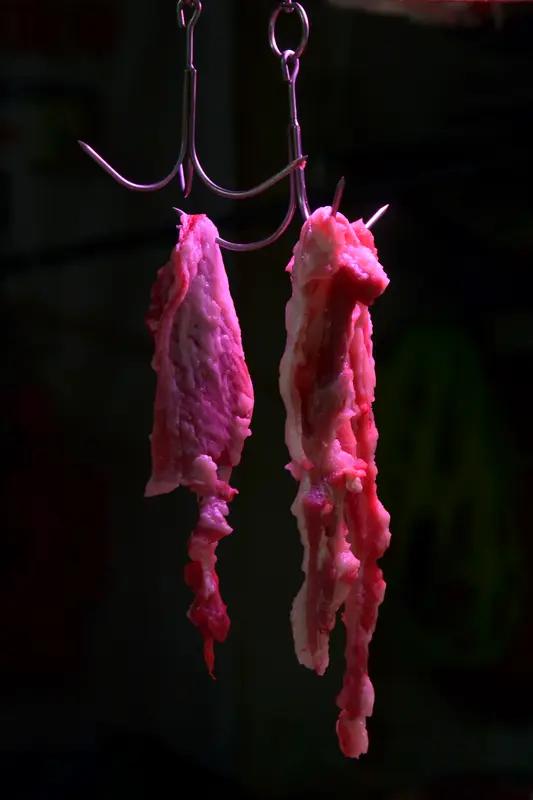 今天一清早在菜市场买了一斤瘦肉