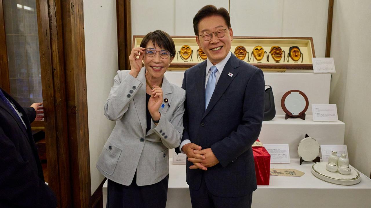 8日，韩国总统李在明在青瓦台举行就任一周年记者会。会上，李在明排除了近期扩大与日