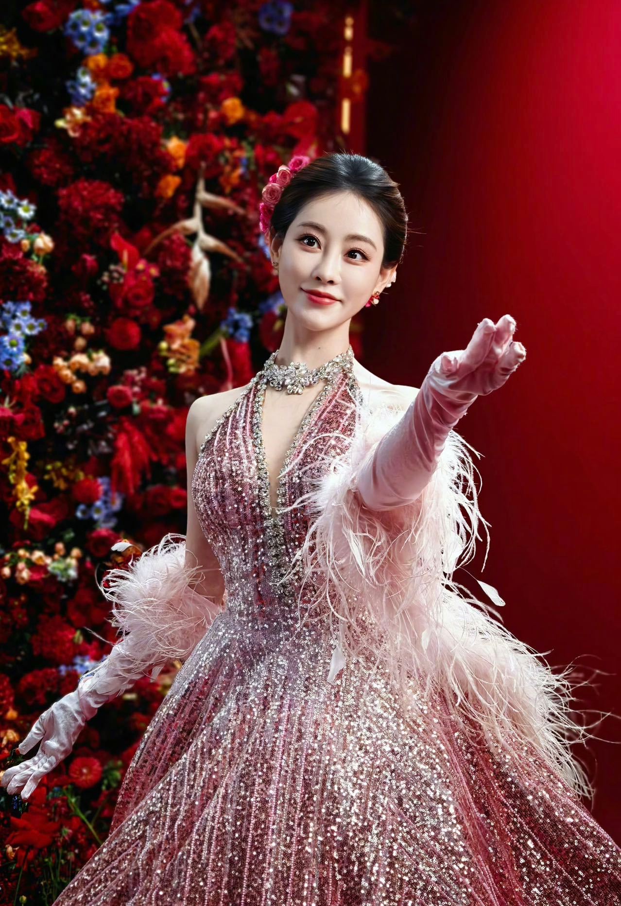 祝绪丹 人比花娇 今天整个人都是粉粉的闪闪的，就连头上也带着花花，煮鸡蛋你真是一