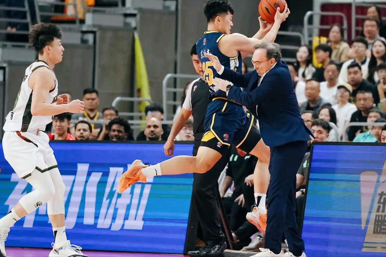 辽粤大战3大看不懂！乌戈用人太绝，赵继伟格局拉满。

辽粤大战太意外了！辽宁客场