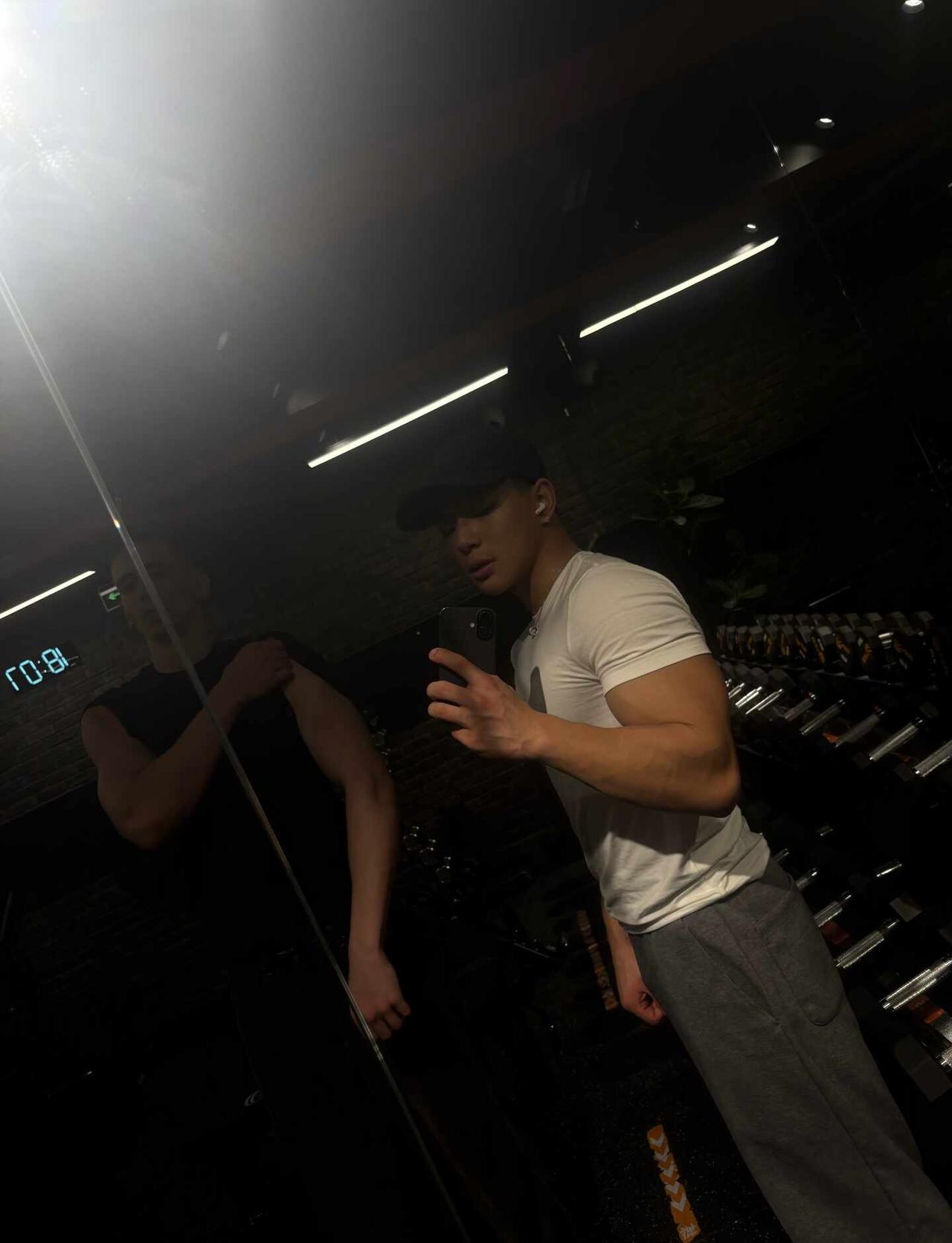 Lil gym sesh🤏🏿
终于回上海了 下机第一站健身房😵‍💫
