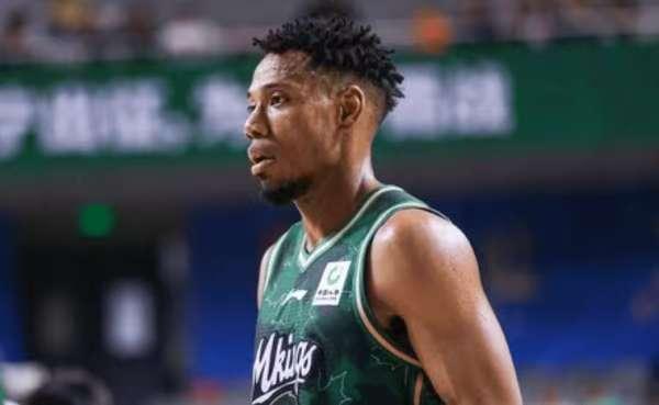 辽宁客场挑战南京同曦，郭昊文继续发挥神勇砍下全队最高分，第三节末段南京一度将比分