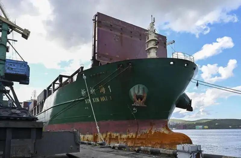 菲律宾3架飞机非法闯入黄岩岛领空，我军及时实施跟踪监视并喊话警告，与此同时个体化