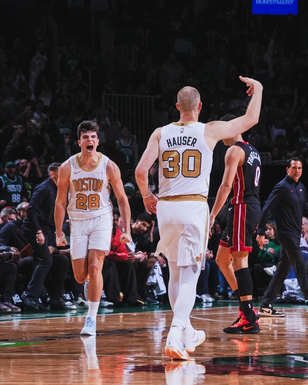 据统计，雨果-冈萨雷斯本赛季目前的正负值合计为+111，排在本届新秀的第一位！凯