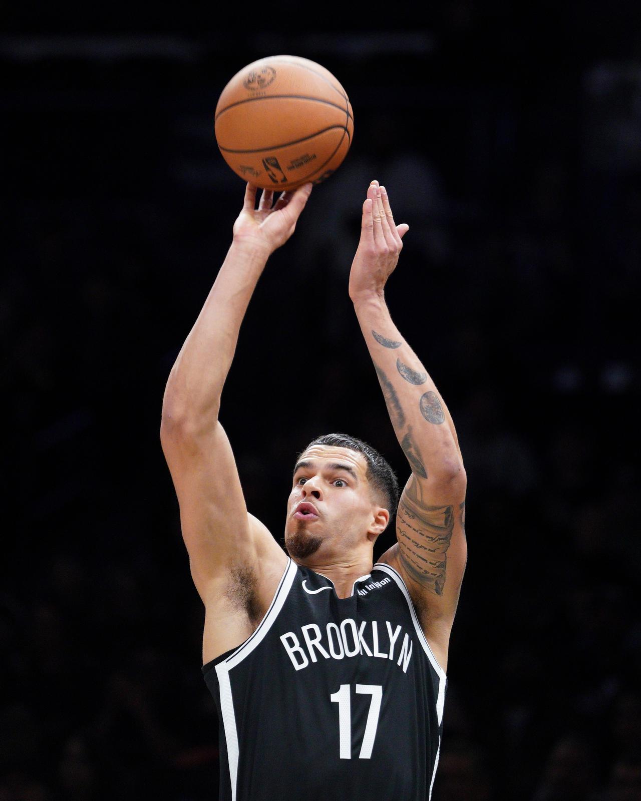 小波特：在烂队我就是小杜兰特。
篮网111-119输给独行侠的比赛，迈克尔-波特