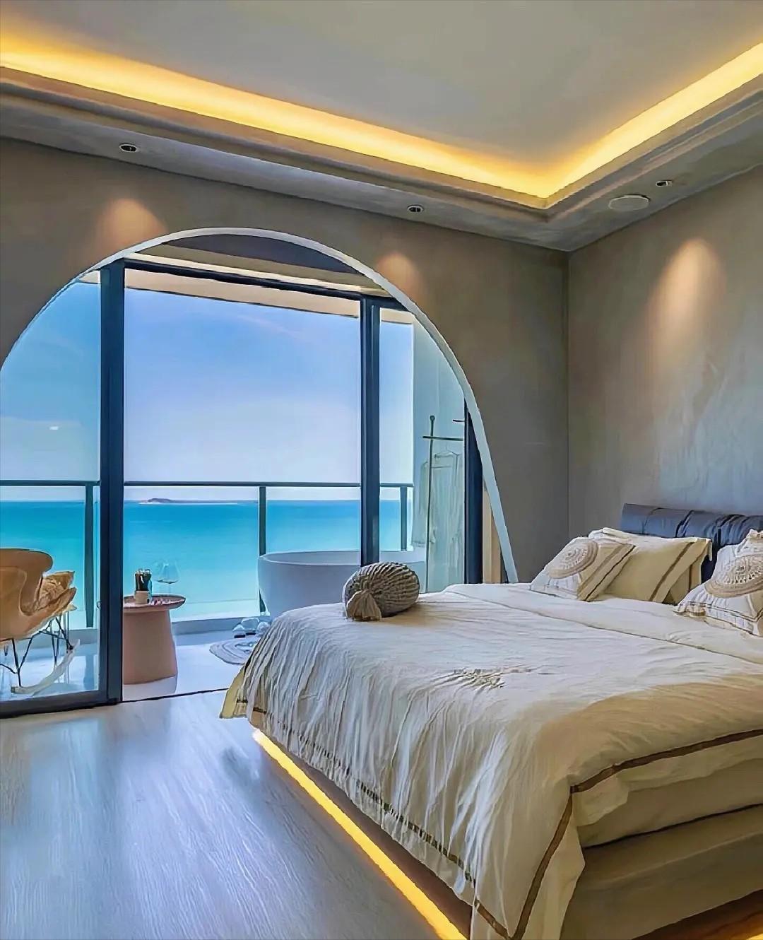 海南，一男子春节准备去海南过年，他提前花8499元，订了19天民宿，不料，起飞前