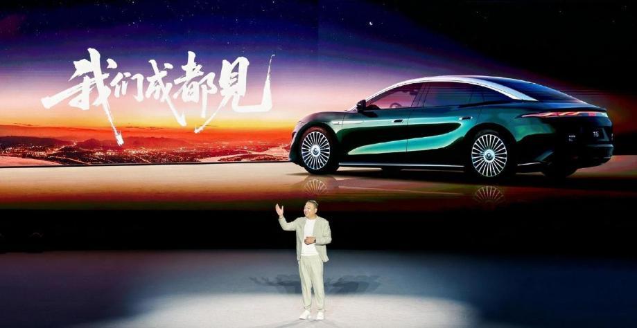 不得不承认，这就是赤裸裸的现实!
电车1年电费——1000元
油车1年油费——1