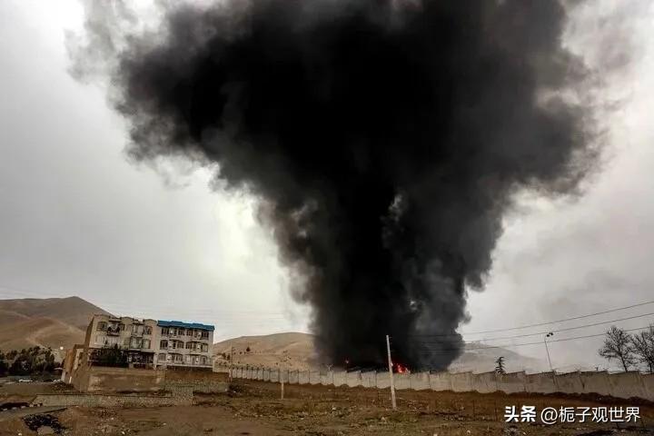 美国先打击了伊朗的石油设施，为了报复美国，伊朗将打击沙特、阿联酋、卡塔尔的石油设