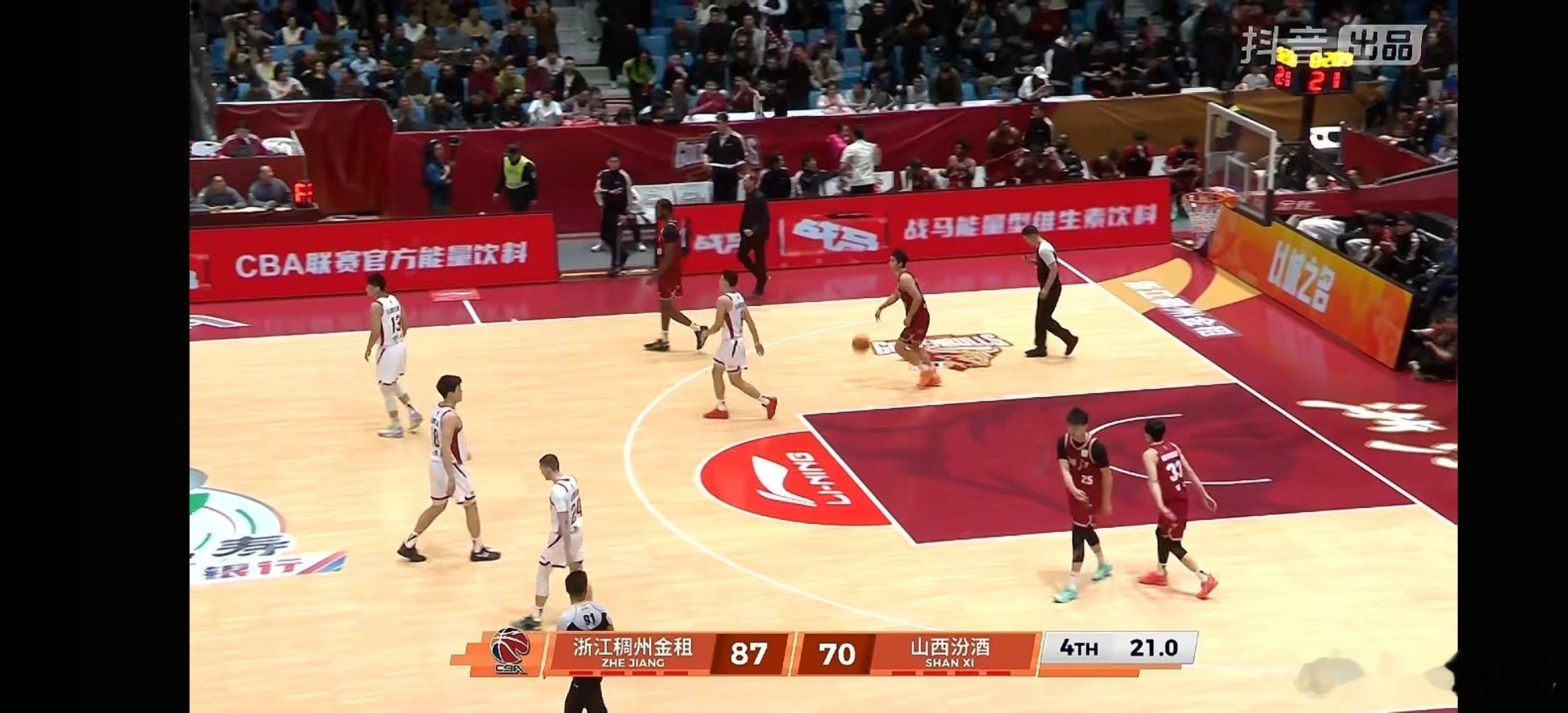 全场比赛结束，浙江稠州金租大比分战胜山西汾酒。cba