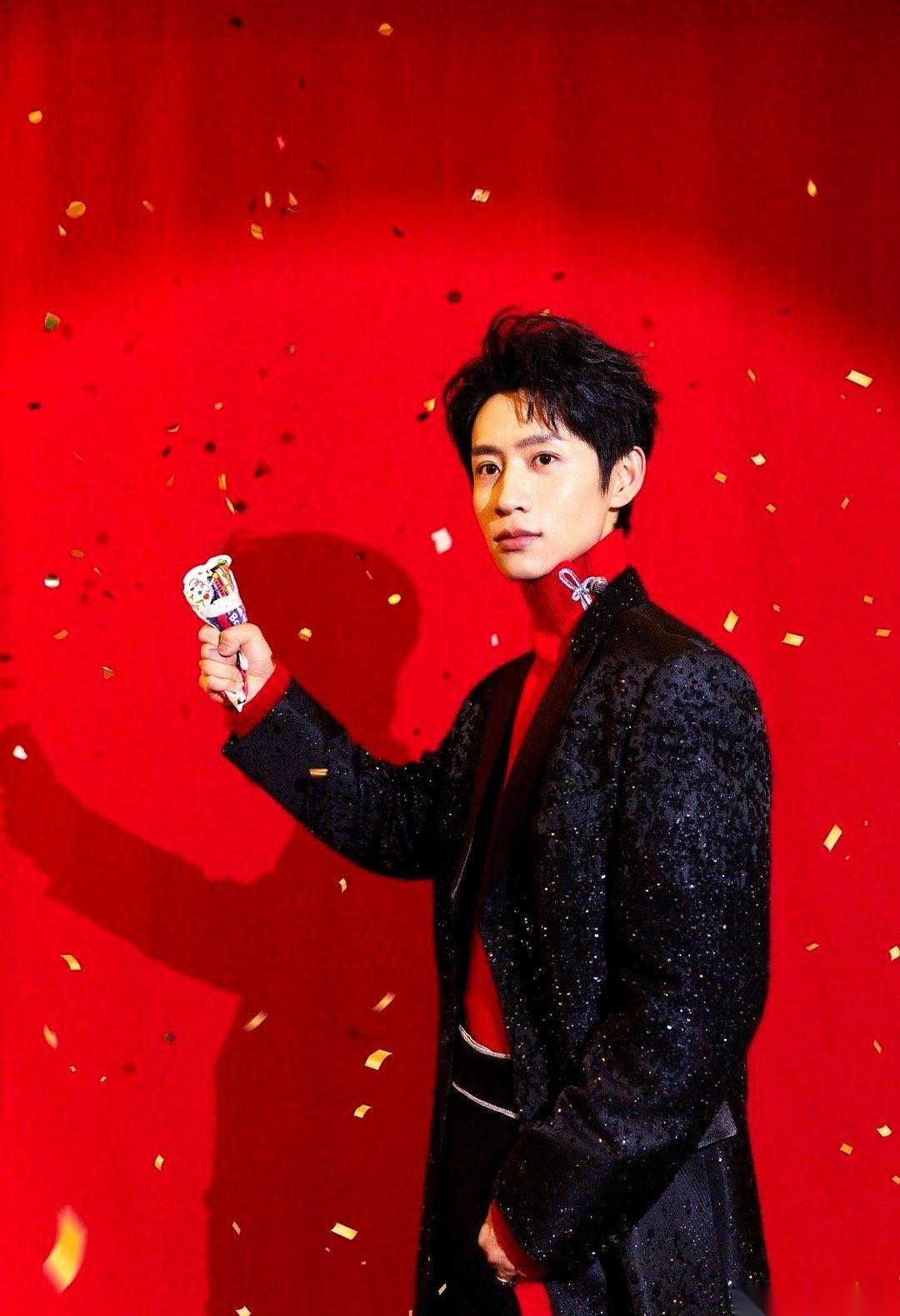 就一句话，央视导演终于承认，他们把三分之一的观众给“作”没了。
我算是想明白了，