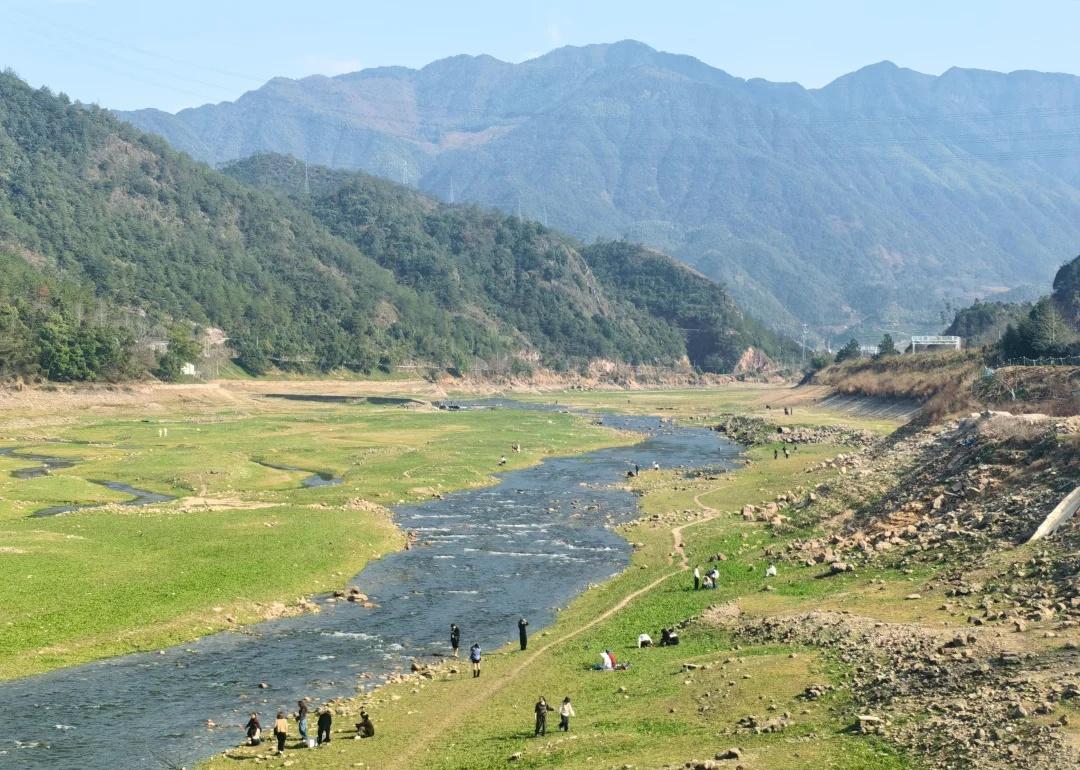 丽水的大草坪～
户外大草坪 森然之野草坪 在没天花板的地方尽情吸氧