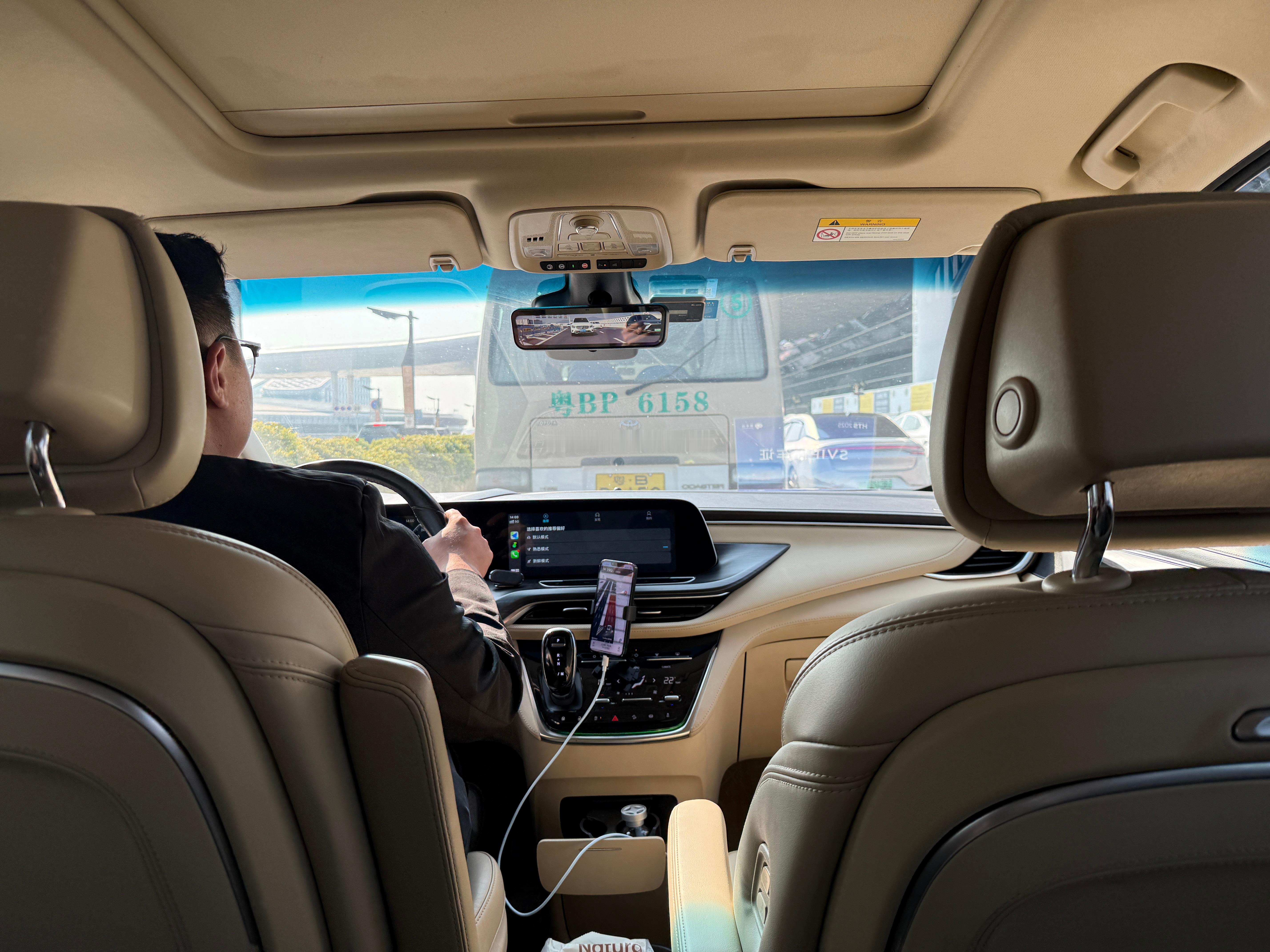 太夸张了，这个点机场堵车果然是大深圳 深圳·深圳宝安国际机场