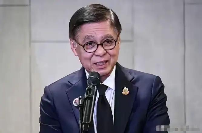 泰国外长西哈萨8月5日公开讲话，不顾外交礼节，直接批评中国大使：“外交官不能只维