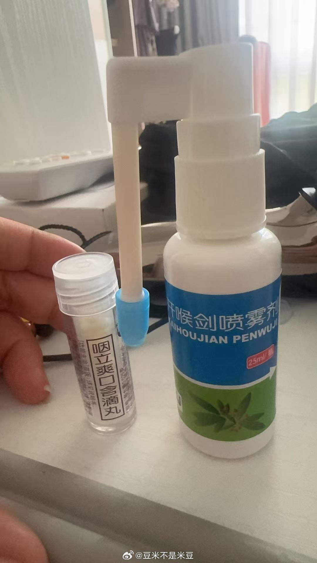 快咳死我了以后再也不一周吃三顿火锅了，嗓子冒烟了 