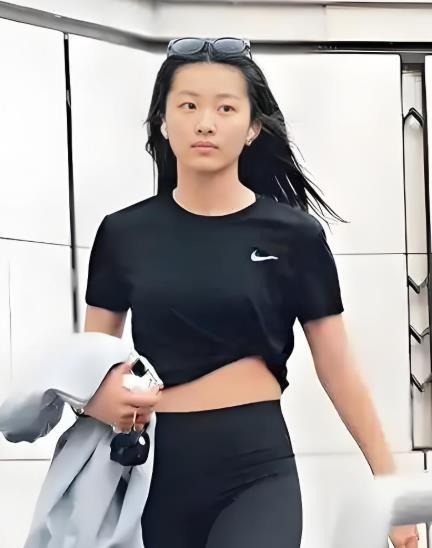 陈奕迅女儿陈康堤出道 华纳音乐官宣，陈奕迅女儿陈康堤正式加盟，并即将推出首支英文
