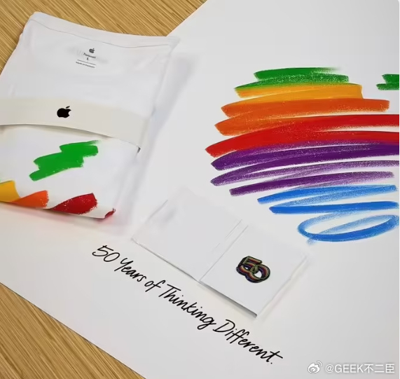 苹果50周年员工纪念礼品曝光苹果公司为庆祝 4 月 1 日的 50 周年纪念日，