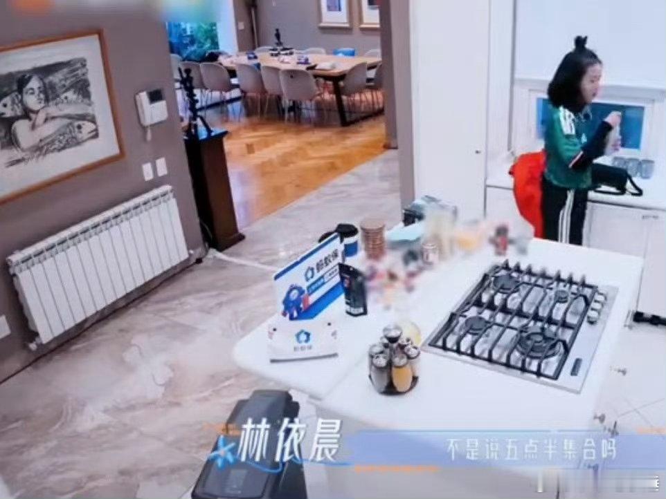 邓为手上很忙但是完全没开机花儿与少年看邓为一直在动手忙活，认真投入的样子，完全没