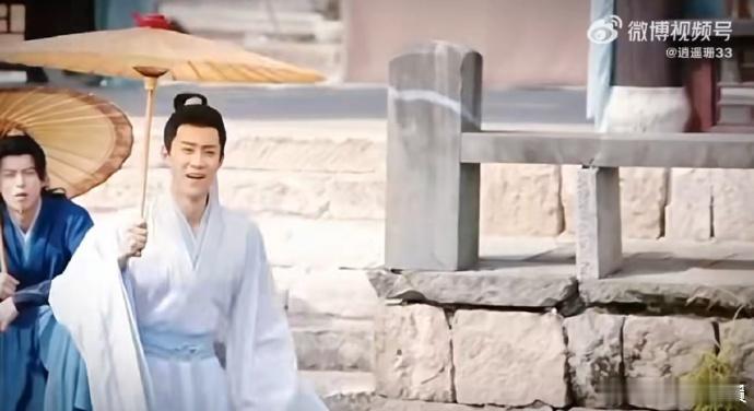 被许新年桥头相会这段笑发财了  他俩桥头跑错还喊许郎，简直绝了，笑到捶地停不下来