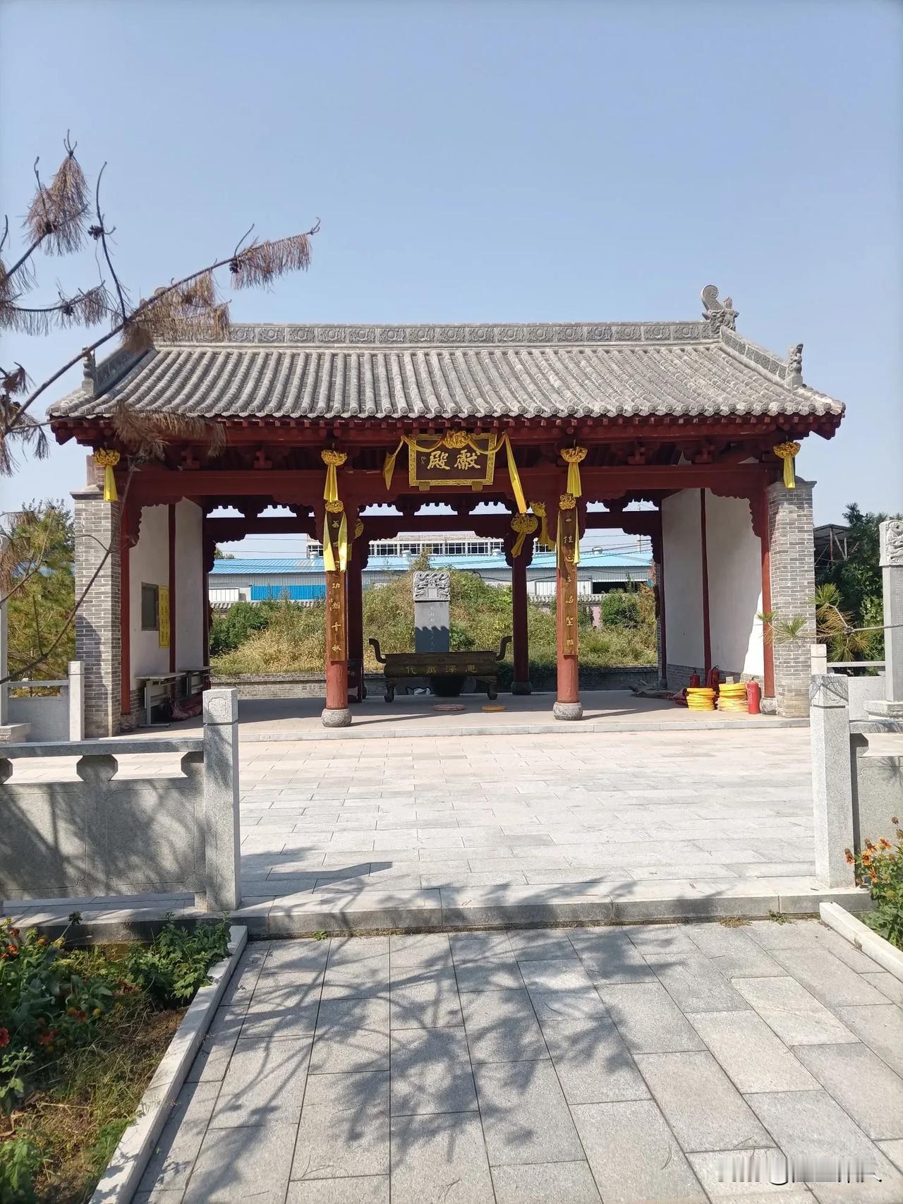 关龙逄墓位于运城市盐湖区安邑街道办事处北街东北500米。关龙逄为夏代时期的大臣。