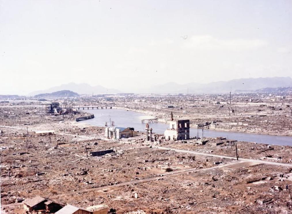 1945年8月6日上午8点16分（美国东海岸时间为8月5日晚上7点16分），“小