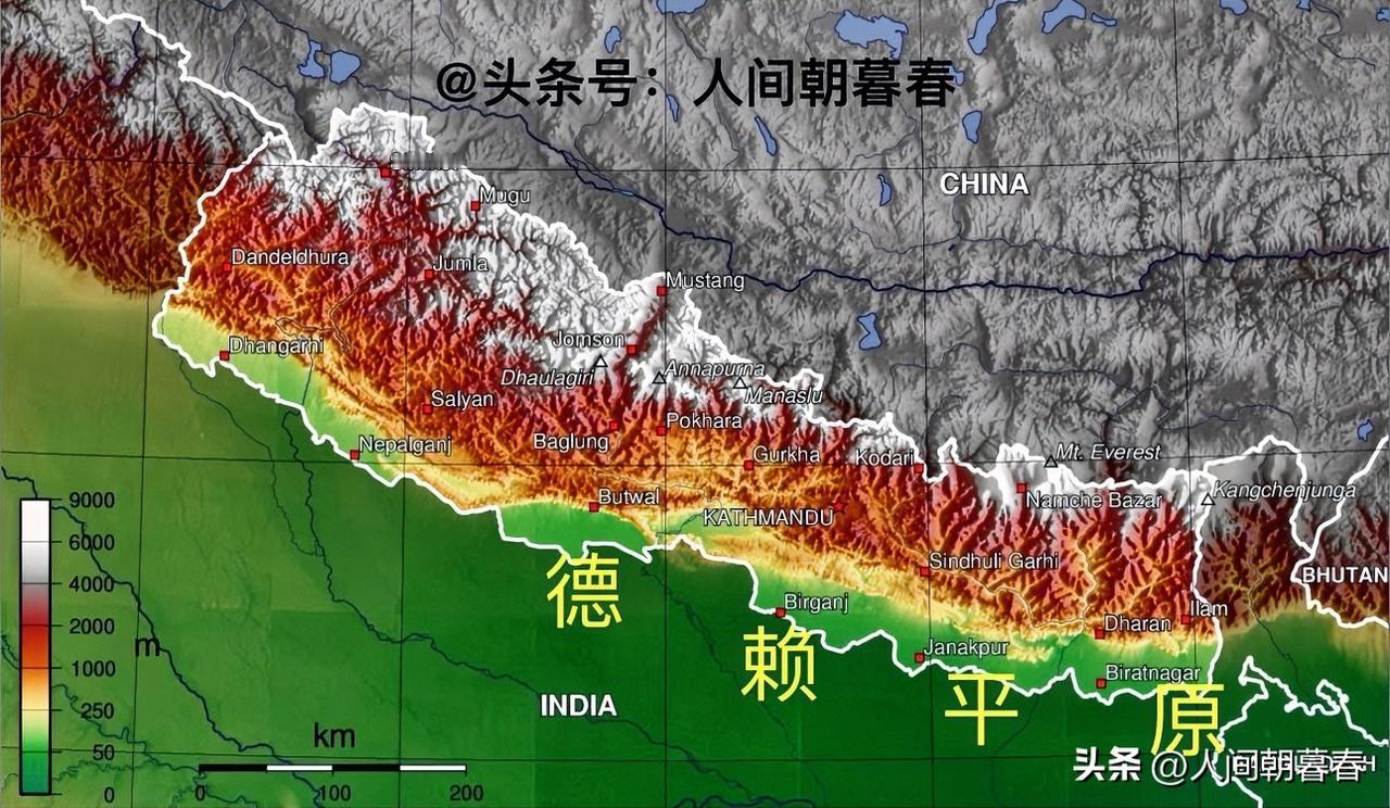 山地之国尼泊尔其实也是有平原地带的，并且面积还不小。地理上，尼泊尔位于喜马拉雅山