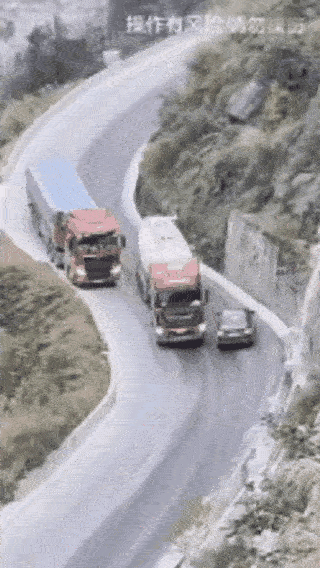 弯道不超车，这罐车这次是运气好一点，如果不改，必将教他做人