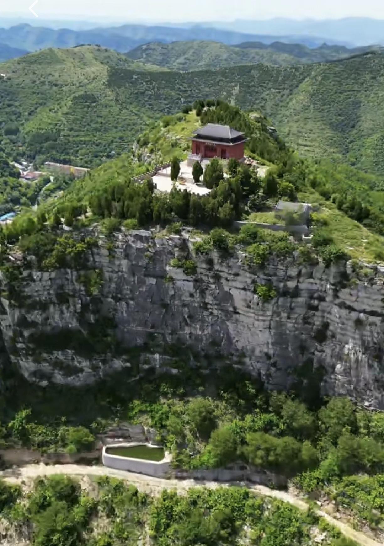 你知道这山顶上是什么建筑吗？这是哪儿的一处名胜啊？