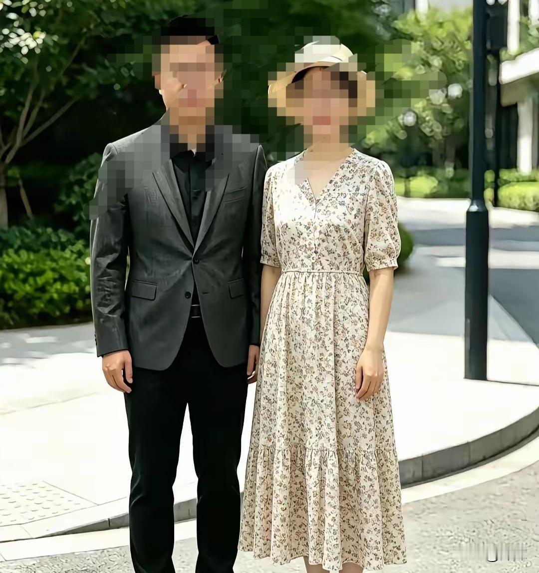 朱女士离婚案开庭那天，旁听席上有人低声问：

“唐先生，您到底为啥出轨？”

唐