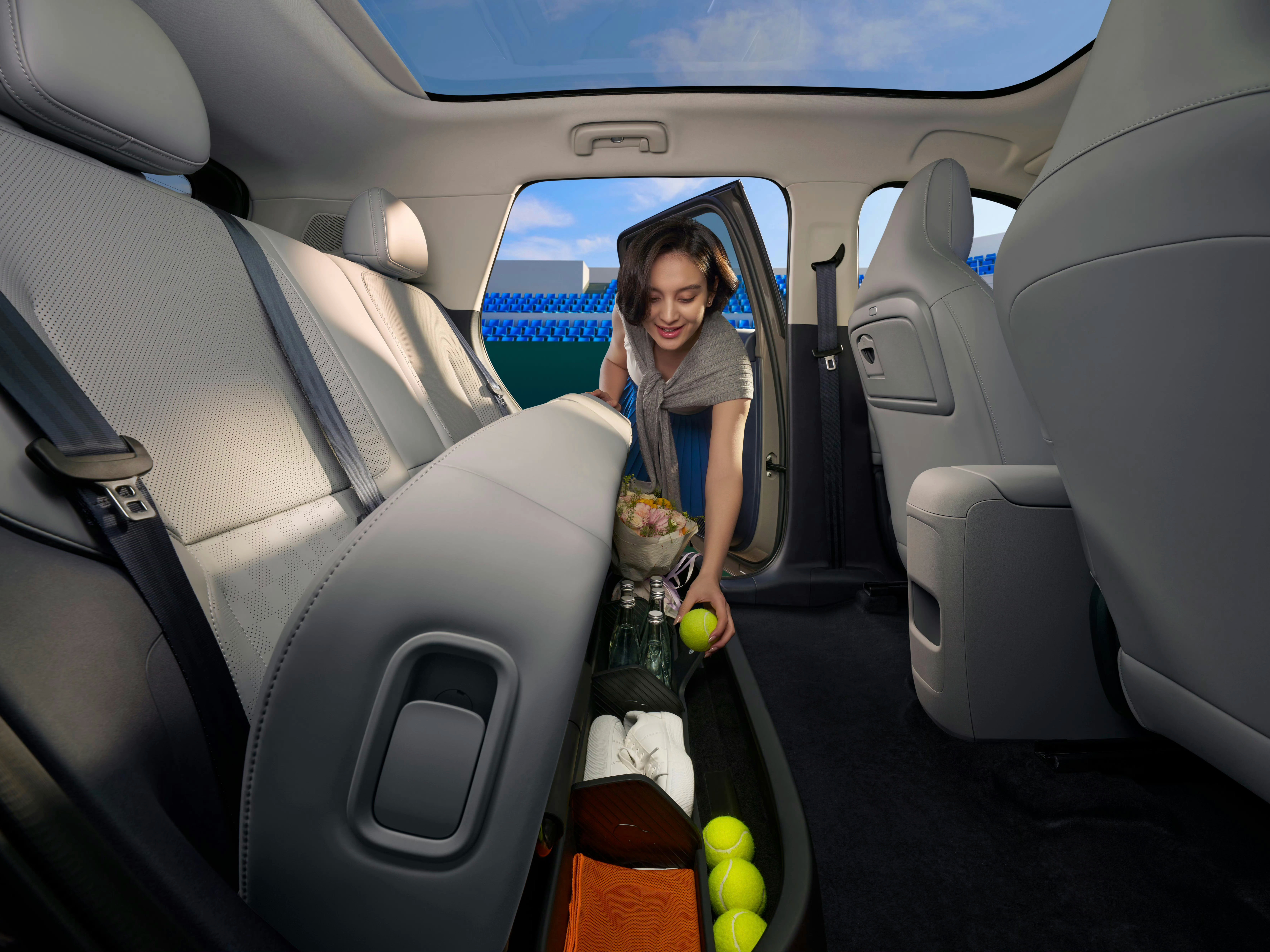 零跑最新的小车A10，车厢长这样内饰质感挺越级，特别清新简约。用低成本的方式做出