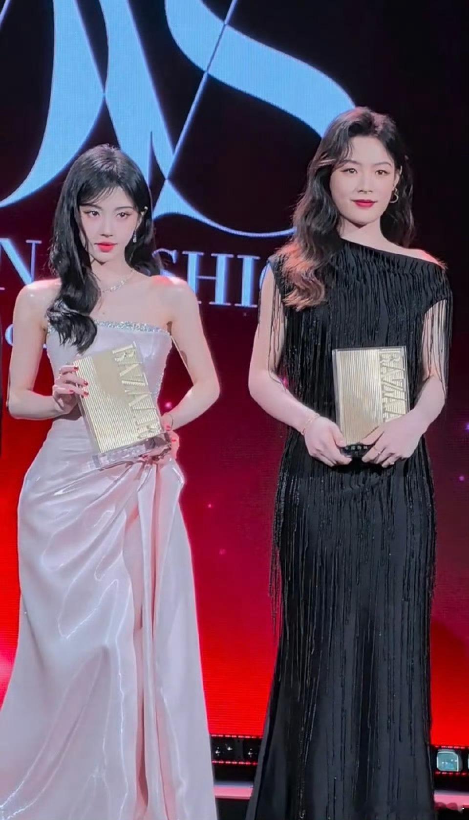 鞠婧祎 陈丽君 芭莎同台，为谁心动[彩虹屁]鞠婧祎陈丽君同框鞠婧祎 蛇女没去芭莎