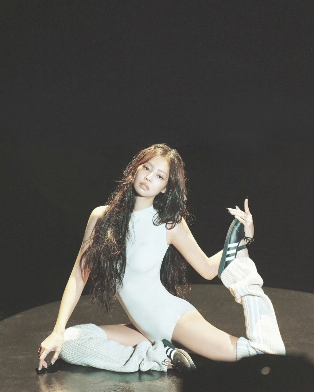 jennie芭蕾连体衣jennie纯白连体衣造型 jennie这套简直要美疯我了