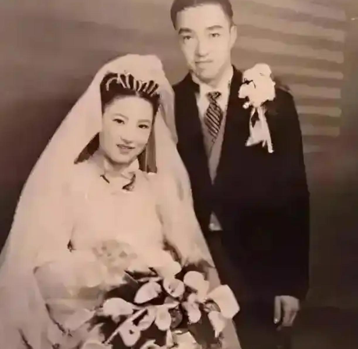 1939年，40岁的白兰花勾引宋霭龄23岁的儿子，在马尼拉成婚。宋霭龄气得浑身颤