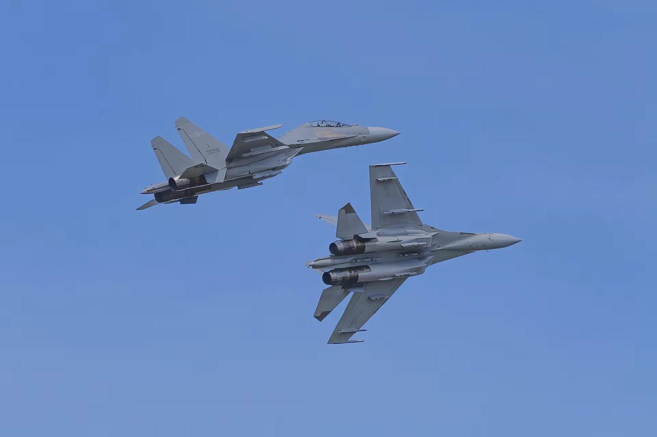 “四代之下无对手，五代以上一换一”歼 - 16 作为侧卫家族终极形态，以碾压级的