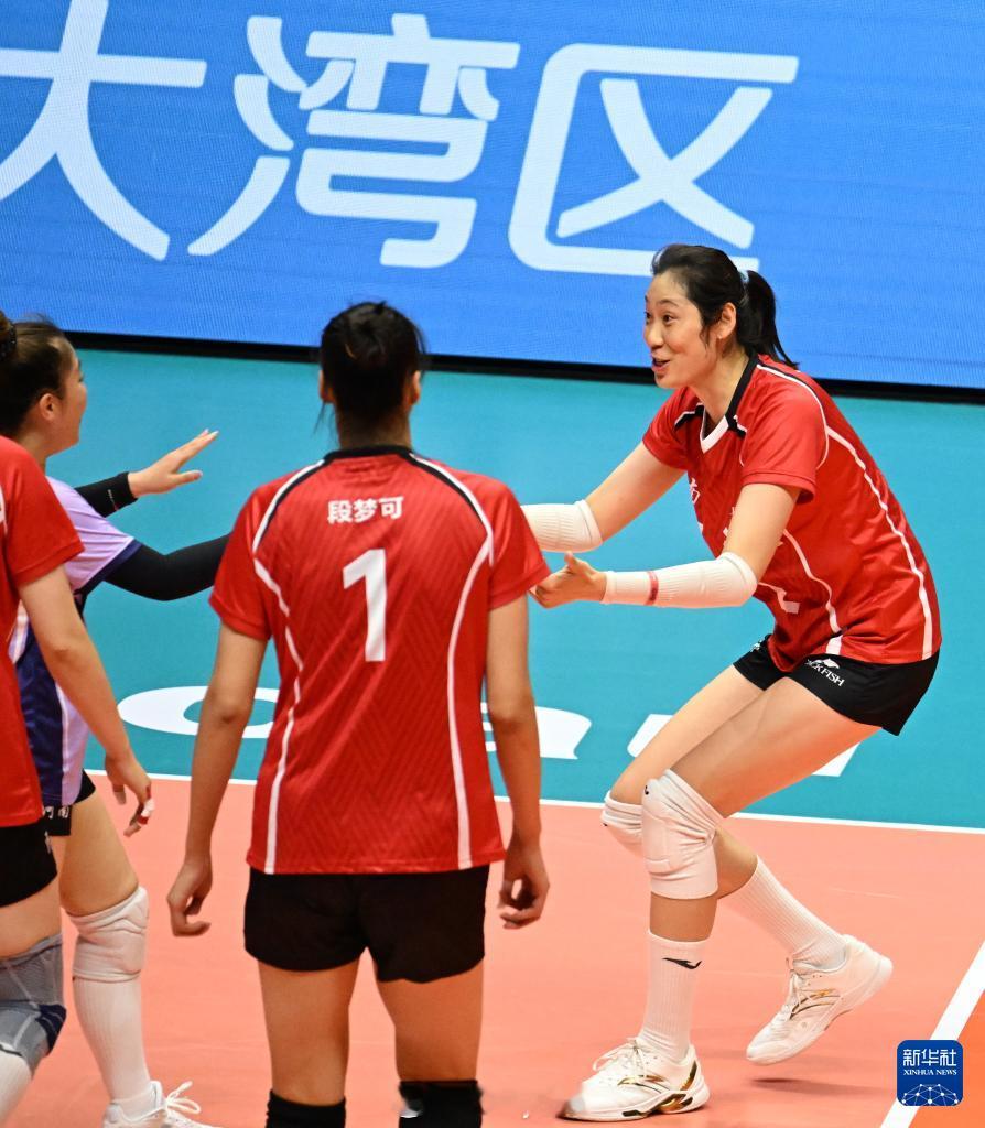 河南女排将在后天（11月14日）19：00迎战小组赛最后一个对手江苏女排，若取胜