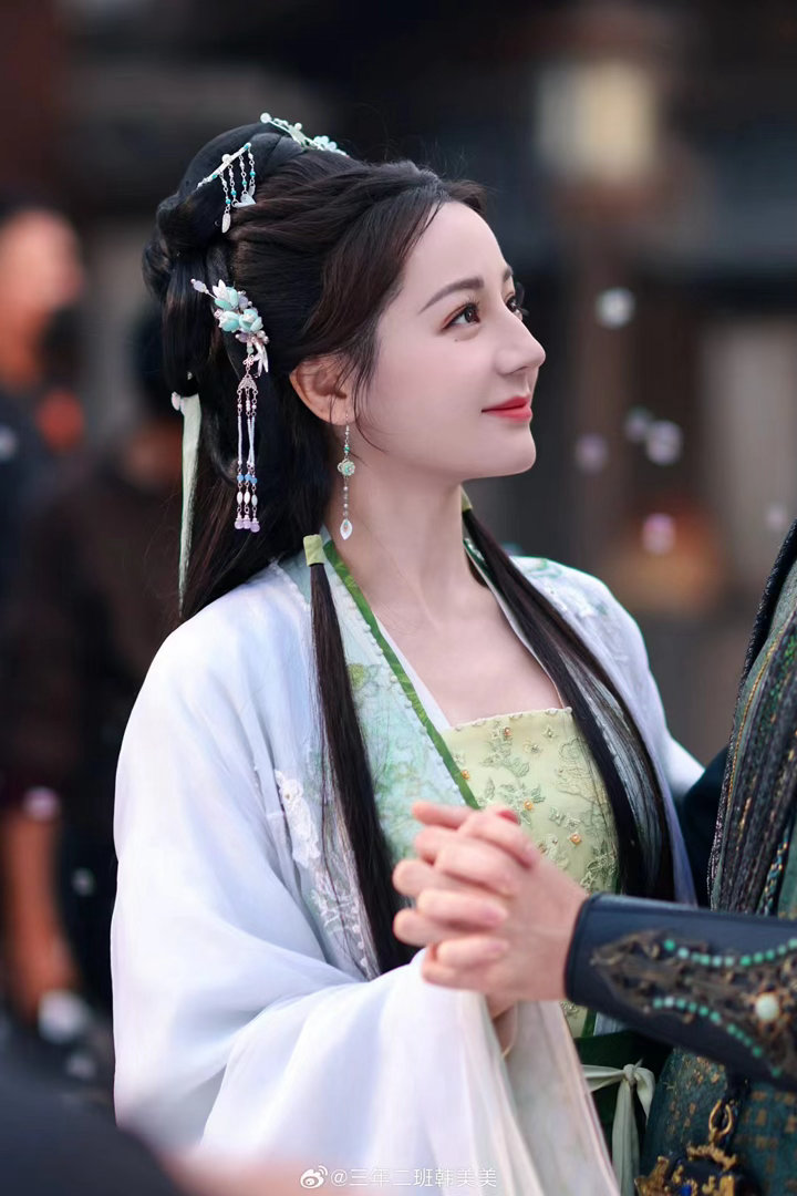 白日提灯10后小演员哭戏 谁被迪丽热巴和小演员的互动戳到！她演的贺思慕温柔又有力