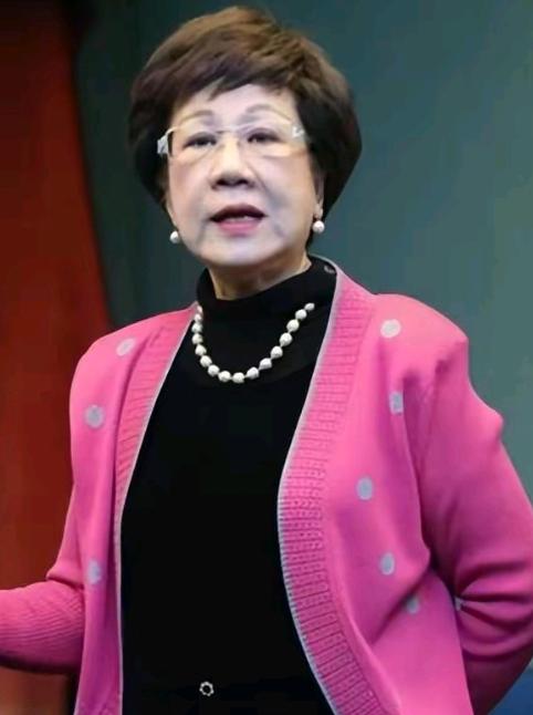 台湾地区前副领导人吕秀莲，近日在接受岛内访谈节目采访时说：“两岸要好好的谈判，到