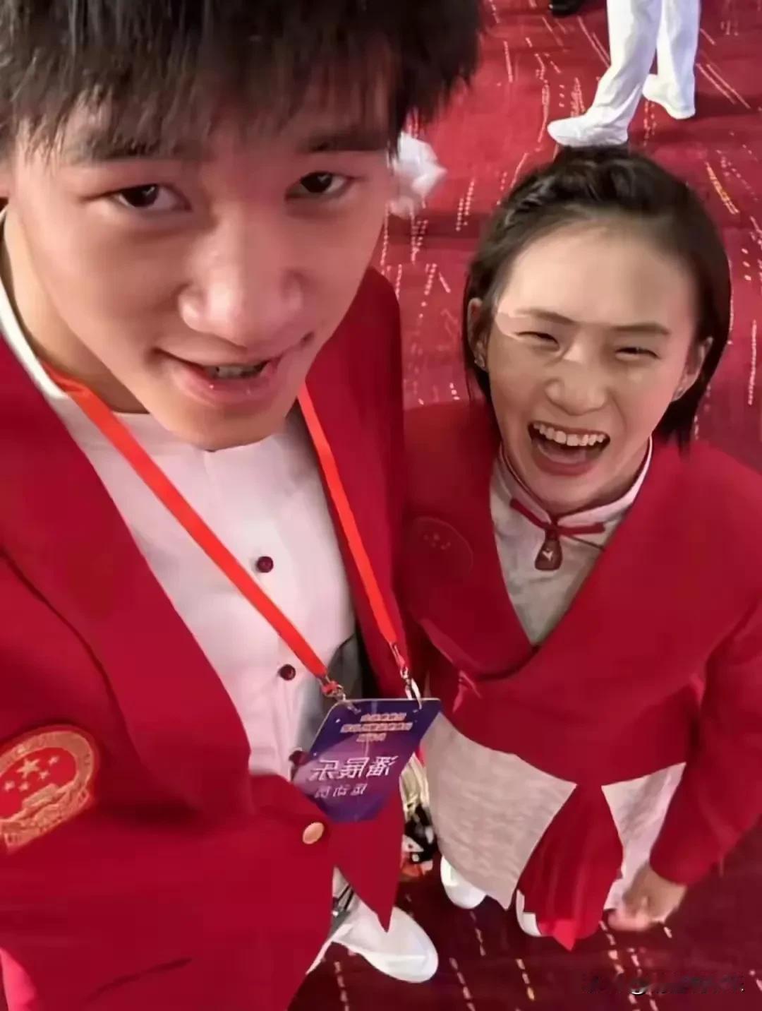 大家有没有发现，乐宝和汐宝，比和婵宝更有CP感？
两人在一起气质更搭，和婵宝更多