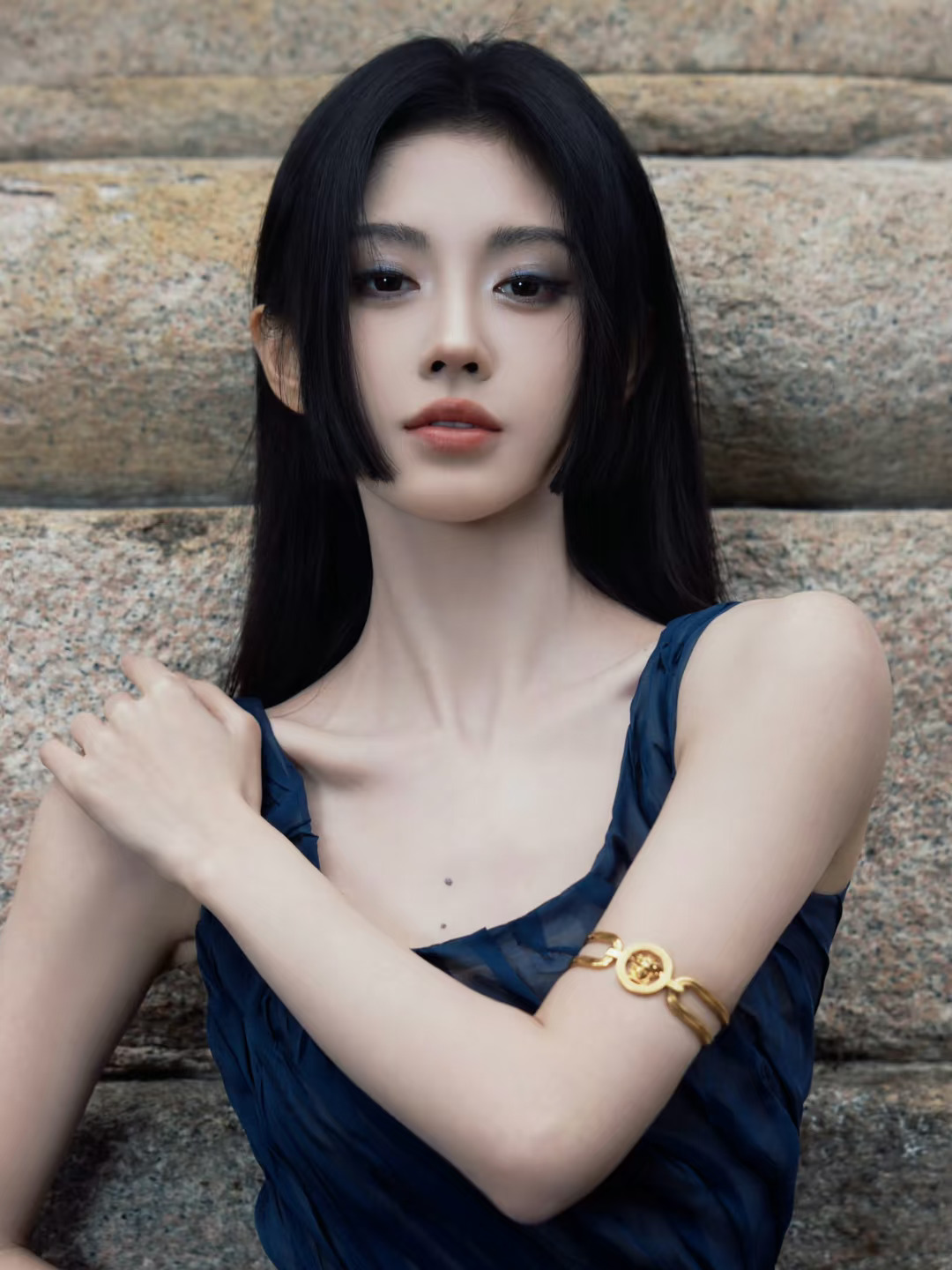 鞠婧祎 公主切发型出圈米兰时装周