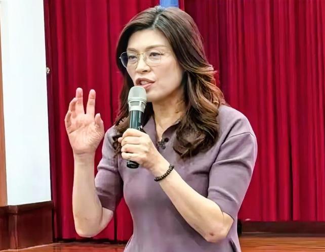 郑丽文称台海若开战后果比俄乌严重数倍，还想拿霍尔木兹海峡来比

麻烦看官老爷们右