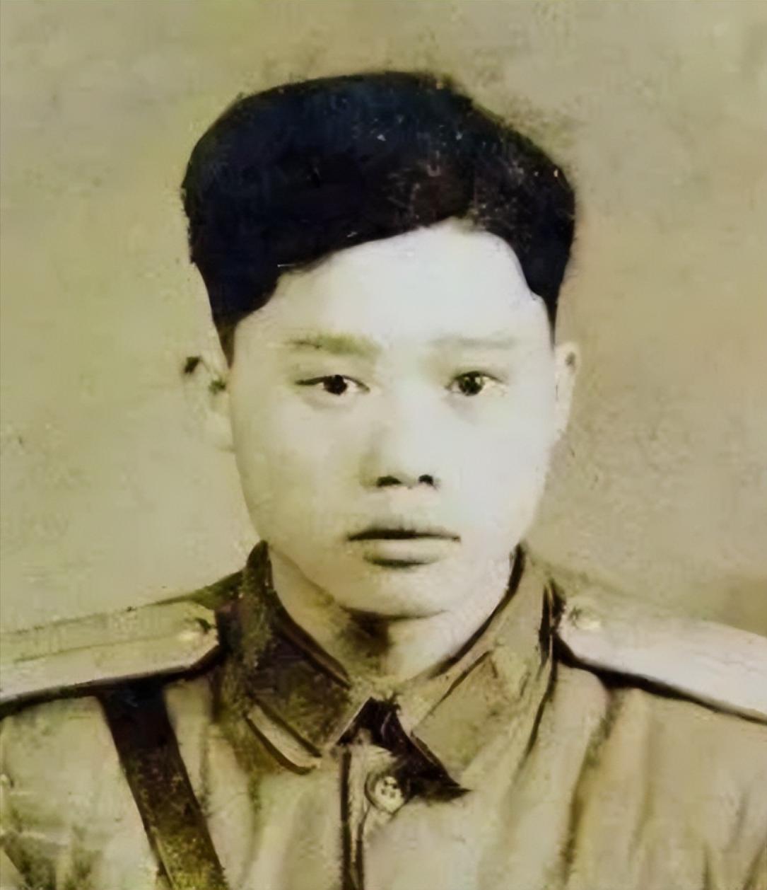 1951年1月28日，志愿军战士潘天炎因为生理需要去附近的草丛解决，却意外发现阵